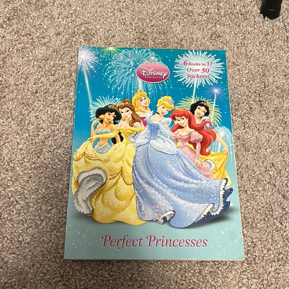 Set of 4 coloring books (2 Disney Princess and 2 adult) - Picture 4 of 16
